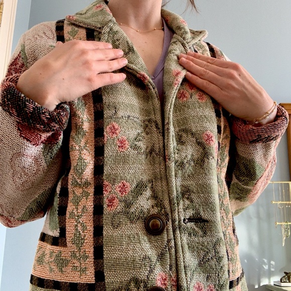 Floral patterned blazer with brass styled buttons - Picture 1 of 6